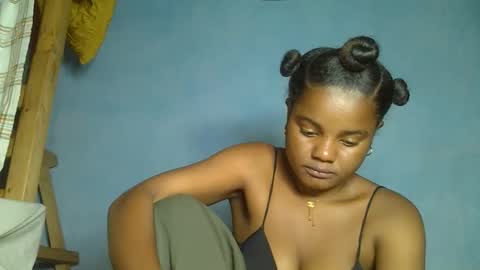 Snapshot of luciana012 chatting on September 27, 6:27 pm luciana012 online show from September 27, 6:27 pm