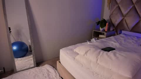 Luci  online show from March 5, 5:50 pm