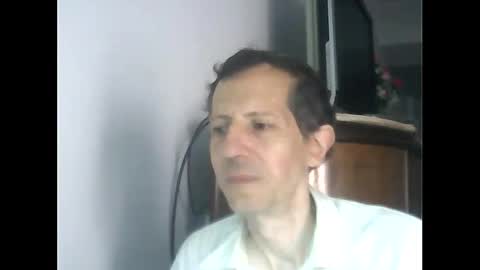 Snapshot of lucianoaxel chatting on February 25, 8:00 pm Luciano online show from February 25, 8:00 pm