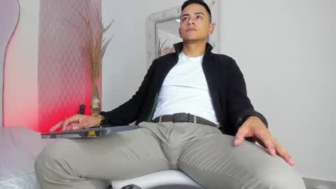 Leo online show from April 12, 12:20 pm