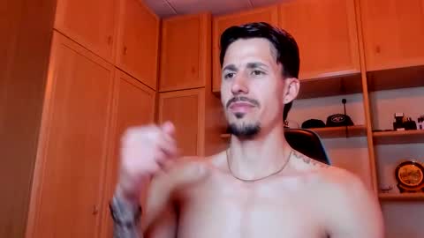 lucky_blue333 online show from May 8, 2:45 pm