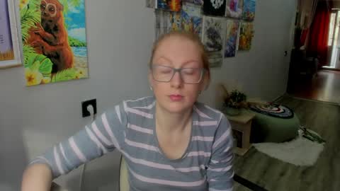 lucky_licky20 online show from April 4, 3:57 am