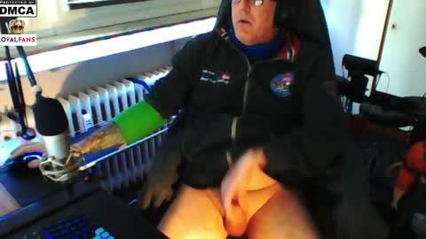        call me  Stefan online show from February 8, 2:16 pm