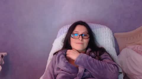 luckylinda23 online show from April 19, 6:10 pm