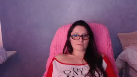 luckylinda23 online show from May 8, 6:46 pm