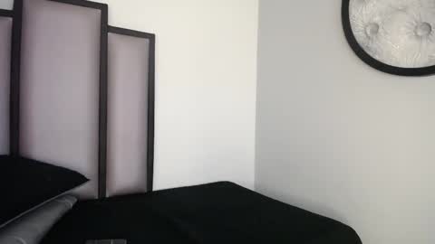   online show from October 4, 6:00 am