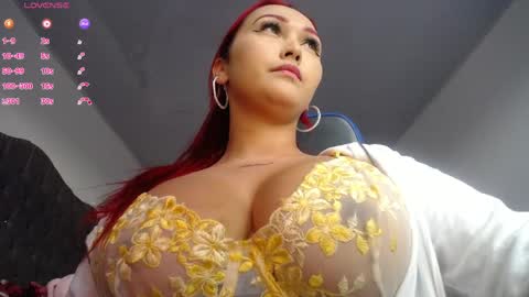 lucy_beatifull online show from April 18, 10:10 pm