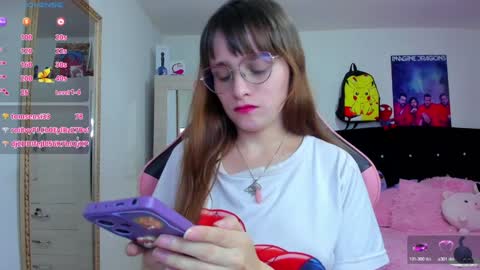 Snapshot of lucy_hess_ chatting on December 4, 2:36 am Lucy online show from December 4, 2:36 am