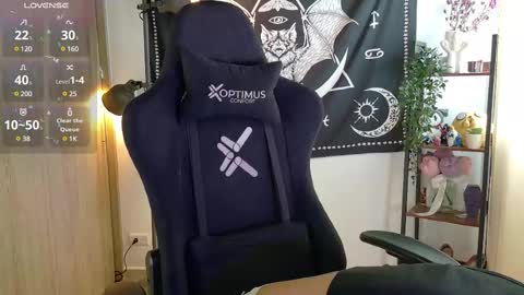 lucy meoww online show from February 10, 6:24 pm