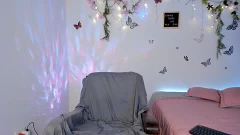 Lucy online show from December 29, 1:13 am