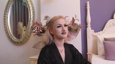 Lucy Lexton online show from February 18, 4:37 am