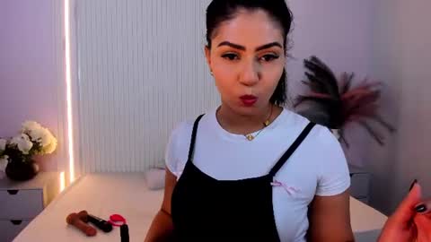 Lucy Wold online show from June 25, 4:23 pm