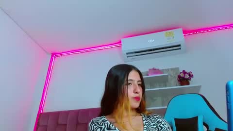 Snapshot of lucyy_start chatting on January 27, 10:49 pm LUCY online show from January 27, 10:49 pm