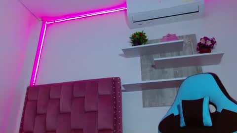 Snapshot of lucyy_start chatting on February 26, 10:36 pm LUCY online show from February 26, 10:36 pm