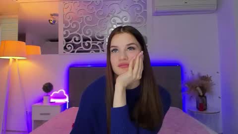 LuisaClover online show from February 12, 2:20 pm