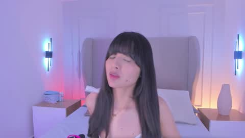 L U I S A online show from November 3, 8:21 pm