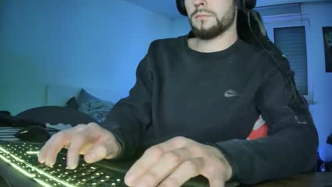 lukasschoetz online show from March 30, 7:03 pm