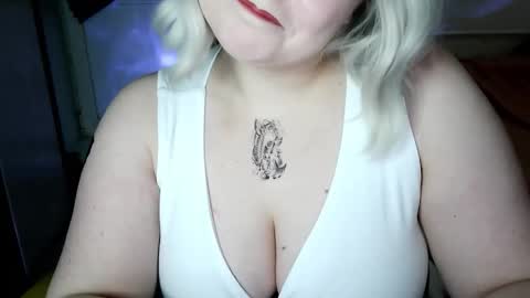 lulovia online show from February 19, 9:14 pm