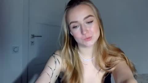 Lulu Baby18 online show from April 12, 8:24 pm