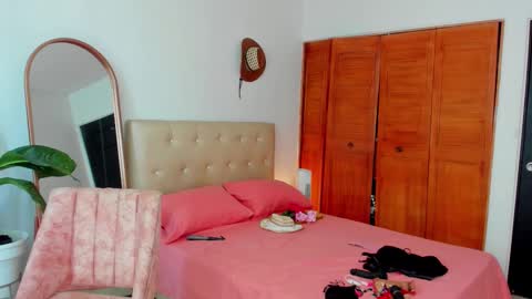 Lau  online show from November 20, 3:42 pm