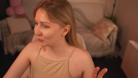 lulu_lovett online show from February 19, 1:39 pm