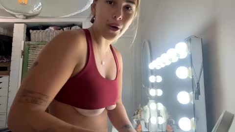 LuLu online show from December 18, 1:12 am