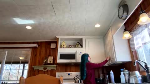 Connie online show from November 16, 5:04 pm