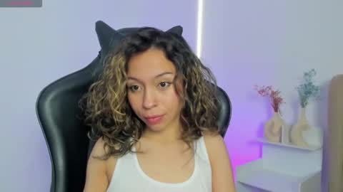 luluuberry online show from December 3, 7:03 pm