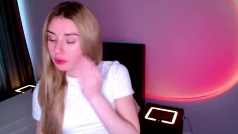 Roxy 3 online show from April 22, 7:37 am