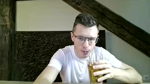 Andrew independent model 2000-0000 CET daily online show from March 19, 4:45 pm