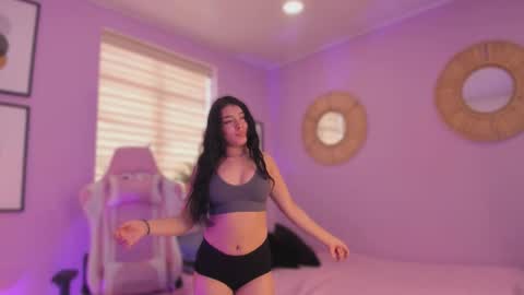 lummii_ online show from February 19, 8:08 pm