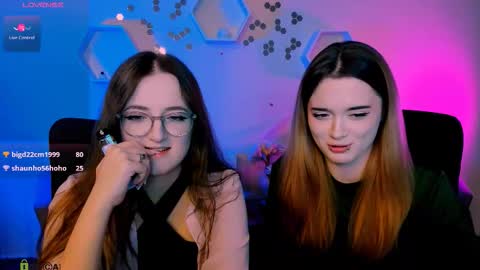 luna_berryy online show from November 28, 9:00 pm