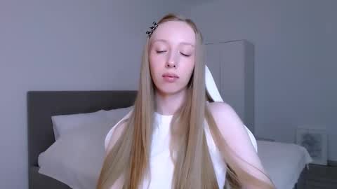 Luna online show from February 18, 9:25 pm