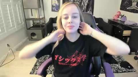 Luna online show from February 24, 2:20 pm