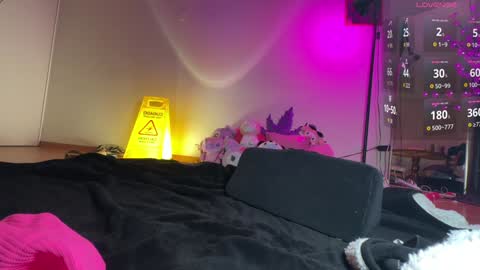 Luna Luuvz online show from March 8, 5:33 am