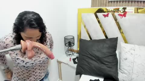 luna_naughty1 online show from April 14, 8:45 pm