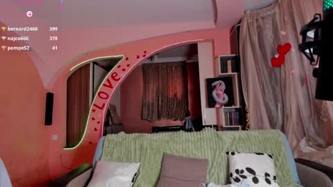 Luna Reid online show from April 11, 6:40 am