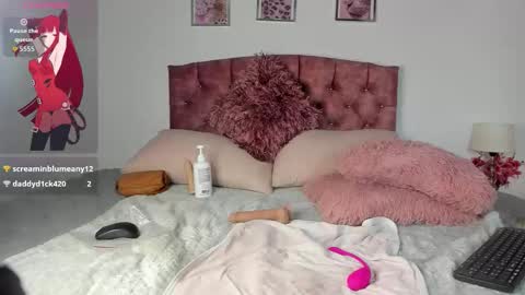 luna_velveth1 online show from March 18, 5:46 am