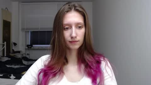 L U N A  online show from November 18, 6:38 am