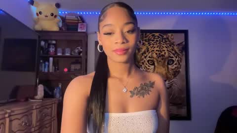 lunaa_11 online show from March 6, 9:20 pm