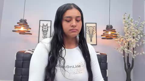 Luna Abril  online show from February 26, 12:19 pm