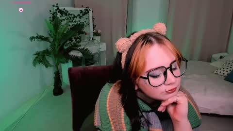 Snapshot of lunaali chatting on October 3, 5:43 pm Li online show from October 3, 5:43 pm
