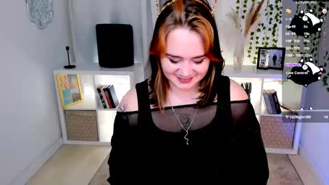 Snapshot of lunaali chatting on October 16, 2:38 pm Li online show from October 16, 2:38 pm