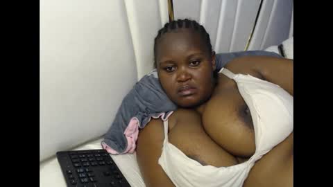 lunabloom01 online show from October 6, 10:05 pm