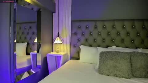 Luna  online show from November 24, 5:00 pm