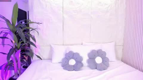 Luna  online show from April 15, 4:27 am