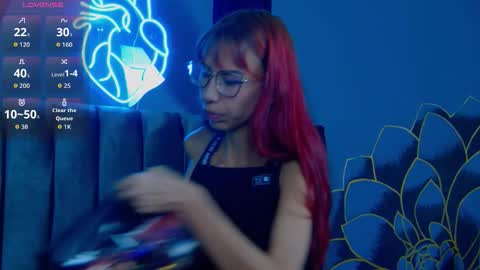 Luna online show from December 2, 7:45 pm