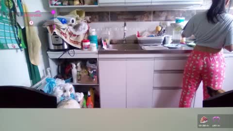 Snapshot of lunamoon_17 chatting on February 21, 4:05 pm LUNA online show from February 21, 4:05 pm