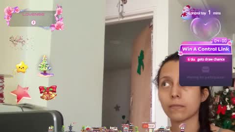 Snapshot of lunamoon_17 chatting on December 16, 6:05 pm LUNA online show from December 16, 6:05 pm