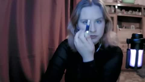 lunamystique_ online show from February 16, 6:50 pm